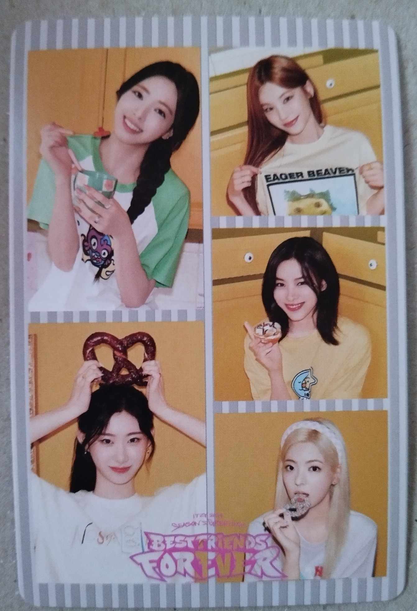 Photocard ITZY Best friends forever Yuna Chaeryeong Lia