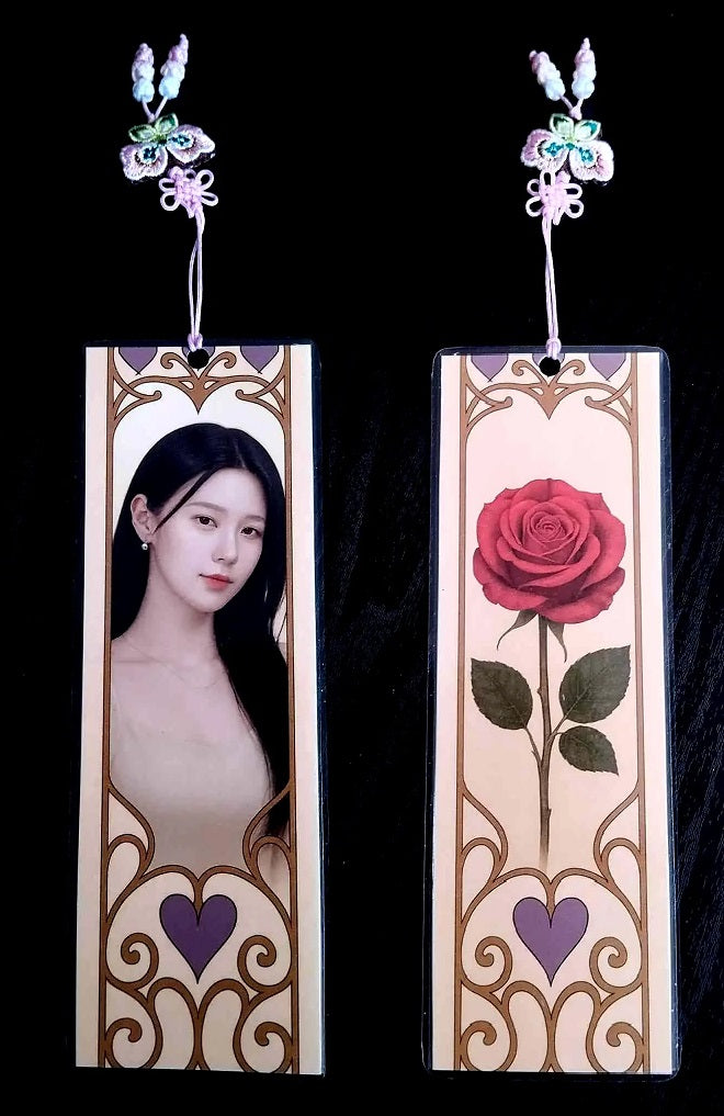 Marque-page (G)I-dle Miyeon  (18x6 cm) fait main plastifié + Norigae coréen détachable