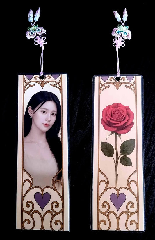 Marque-page (G)I-dle Miyeon  (18x6 cm) fait main plastifié + Norigae coréen détachable