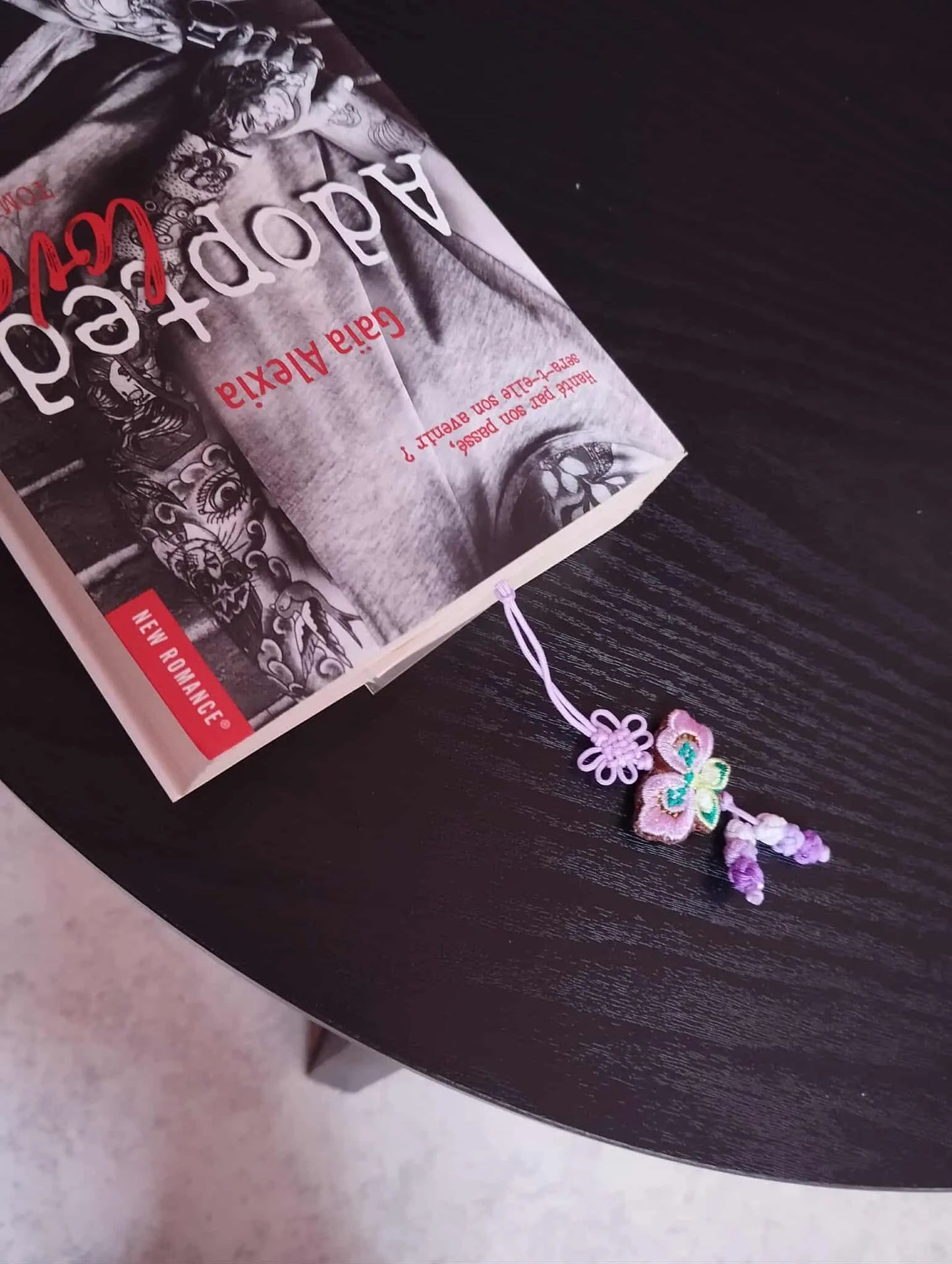 Marque-page BTS Jin (18x6 cm) fait main plastifié + Norigae coréen détachable