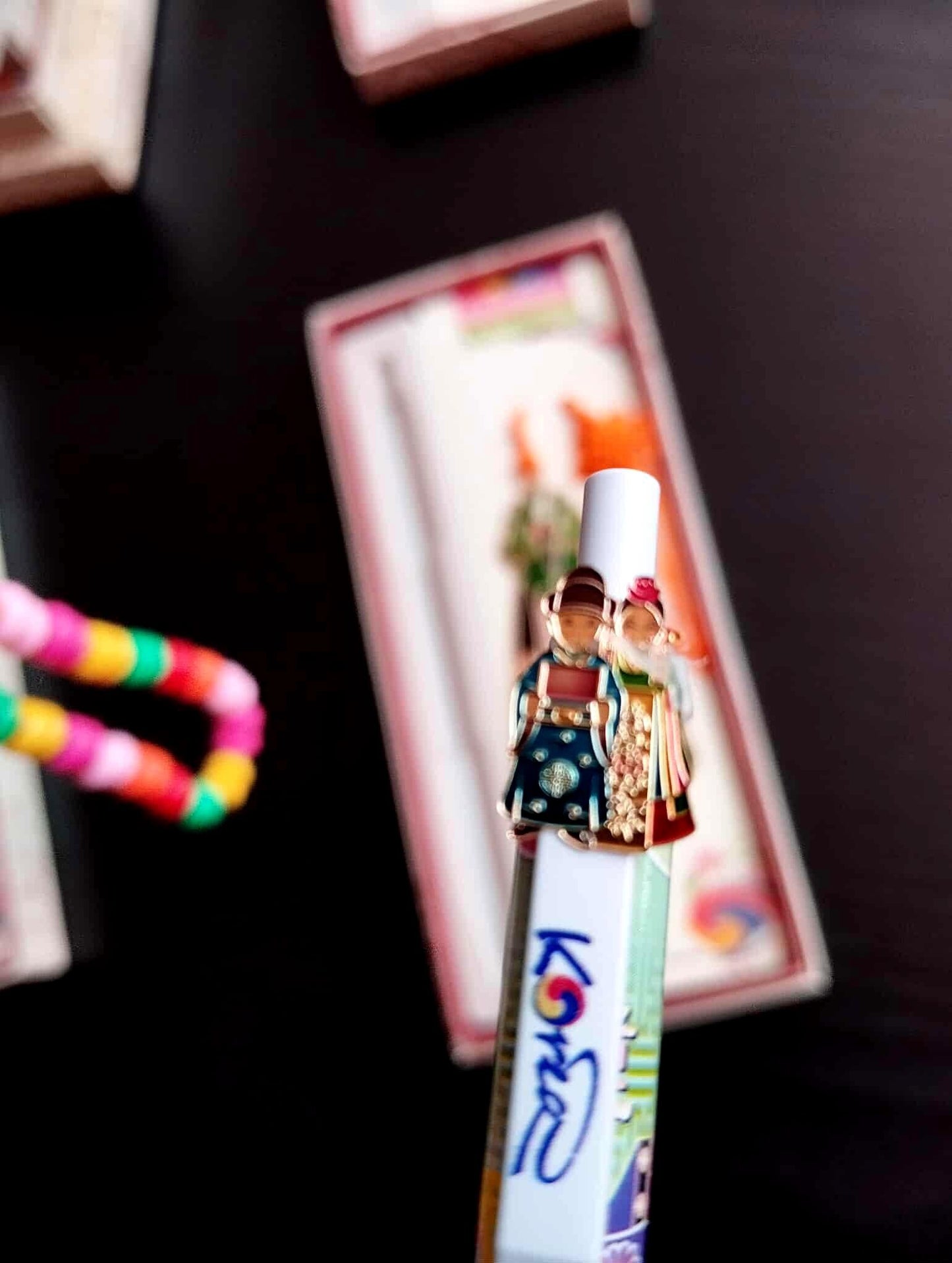 Ensemble coréen authentique – Marque-pages métal Hanbok 7,5 cm + norigae & stylo motifs coréens – Fabriqué en Corée du Sud