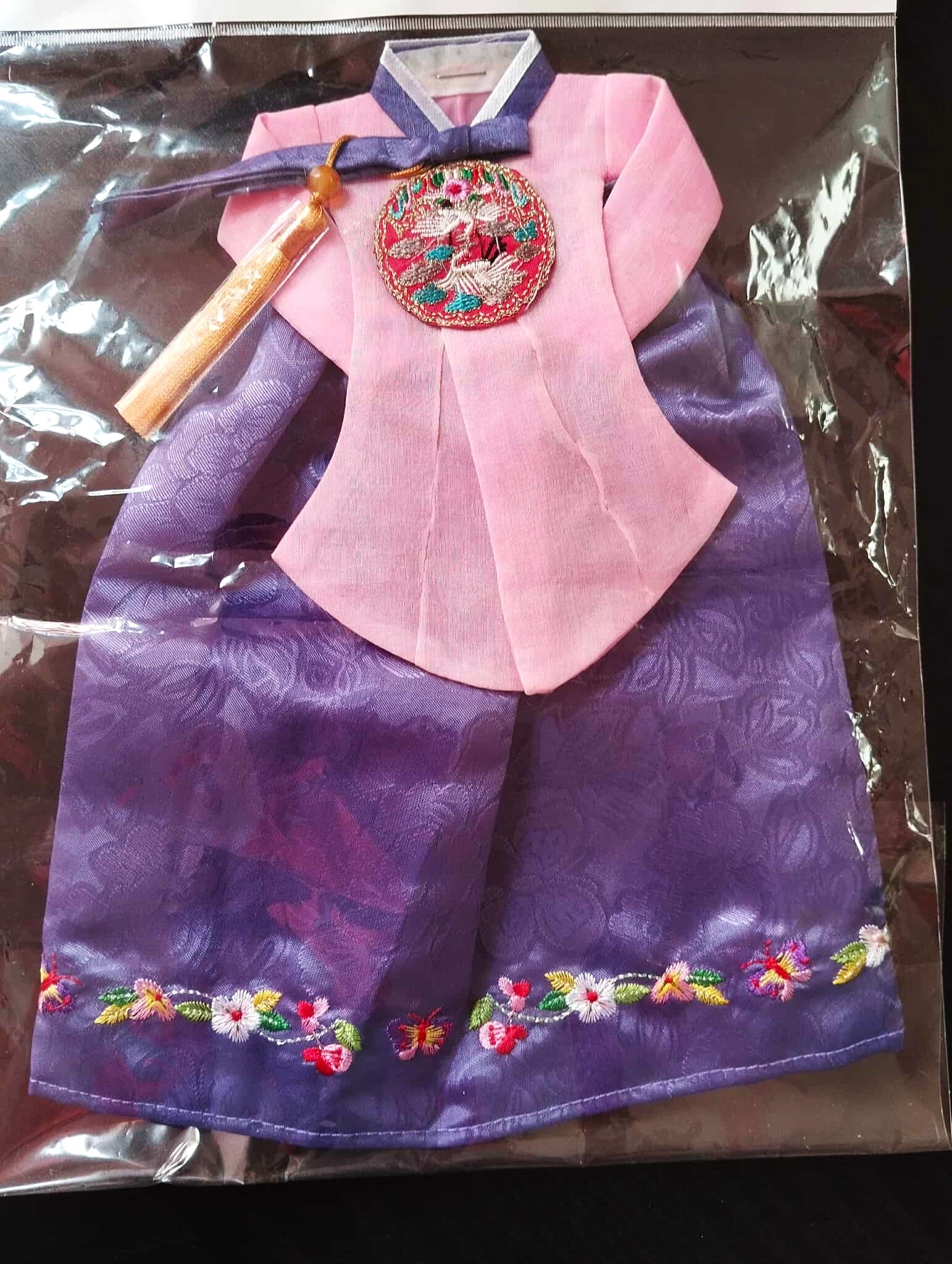 image principale de mini hanbok décoratif hahoe village rose et violet coree du sud korea